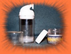 150 ml Spender Dose mit Verschluss  und eine 10 ml Runddosen.